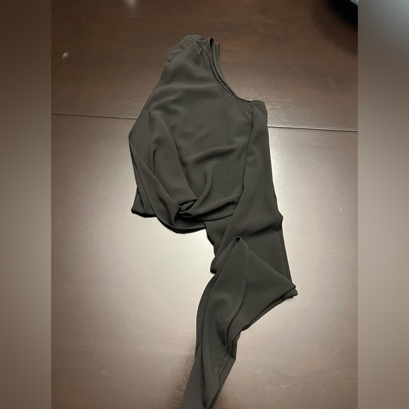 Small black high low sleeveless blouse - Picture 6 of 6